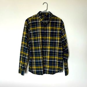 Banana Republic untucked slim fit ultra soft flannel.